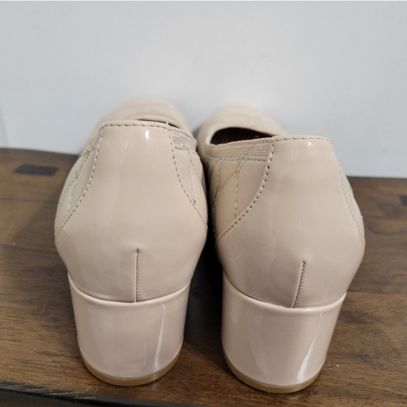 Vionic Olympia Block Heel Leather/Patent Leather Beige Nude NWOB - Picture 4 of 10